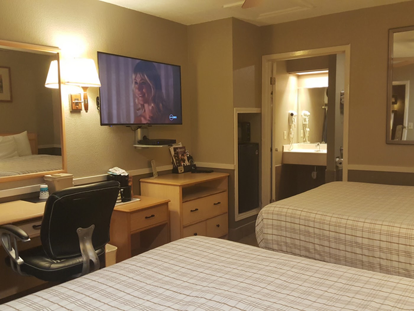 Guest room at Executive Inn Edinburg