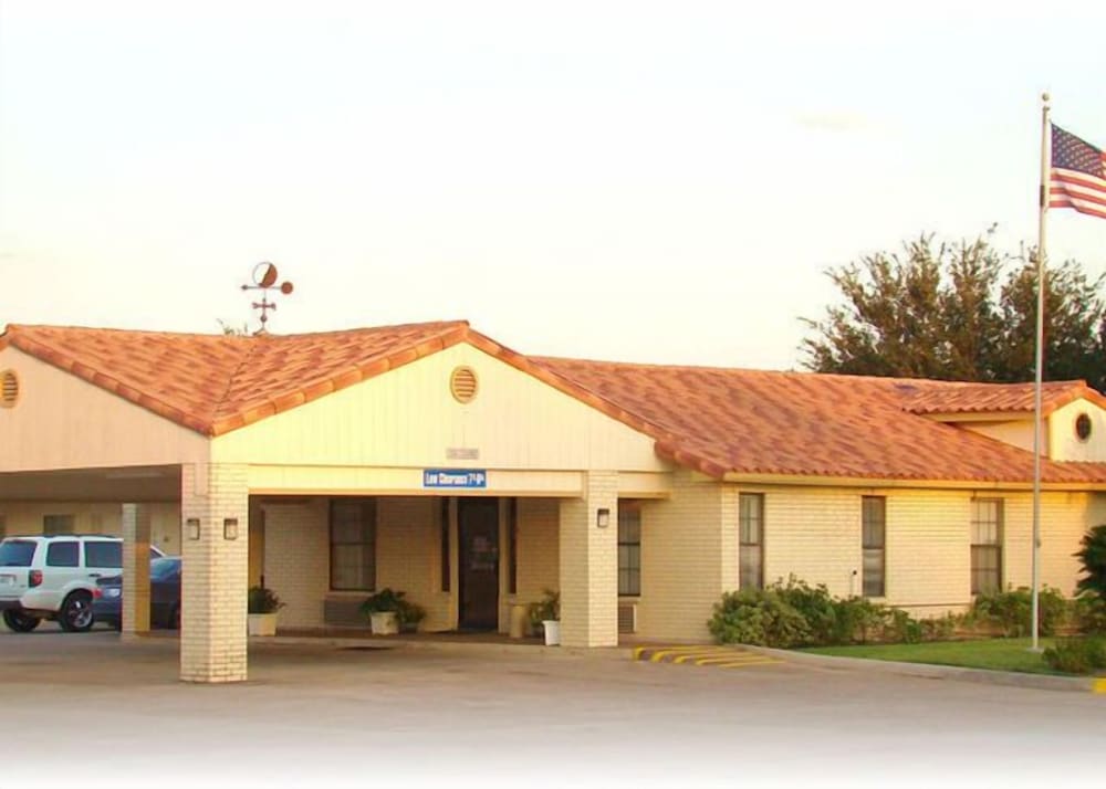 Exterior of Executive Inn Edinburg